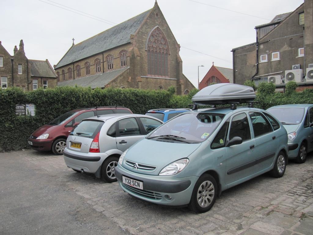 Lindisfarne Holiday Apartments - Families & Couples Only Blackpool Exteriör bild