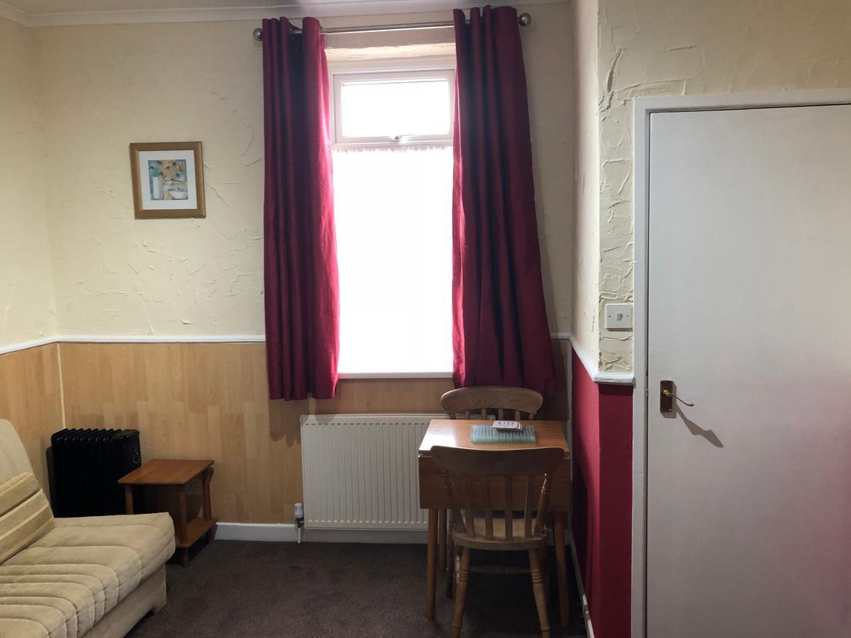 Lindisfarne Holiday Apartments - Families & Couples Only Blackpool Exteriör bild