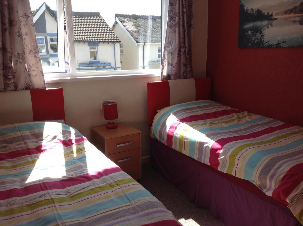 Lindisfarne Holiday Apartments - Families & Couples Only Blackpool Exteriör bild