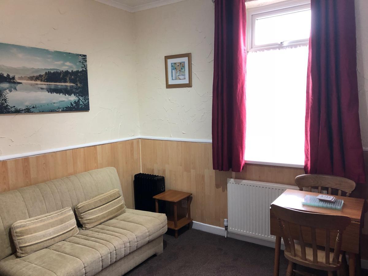 Lindisfarne Holiday Apartments - Families & Couples Only Blackpool Exteriör bild